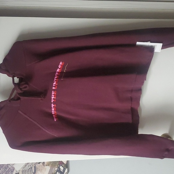 SPIRITUAL GANGSTER OLD SCHOOL FOLLOW TRUST THE UNIVERSE CROPPED BURGUNDY HOODIE - Picture 3 of 9